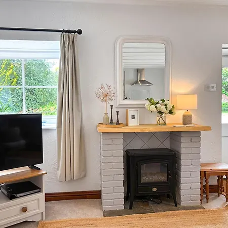 Wheatsheaf - 80021 Sawdon