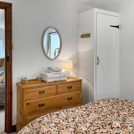 Wheatsheaf - 80021 * Sawdon