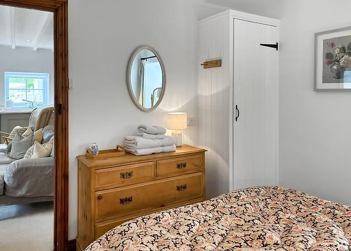 Wheatsheaf - 80021 * Sawdon